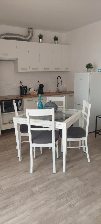 Lovely Apartment With Pool Коста-дель-Силенцио Экстерьер фото